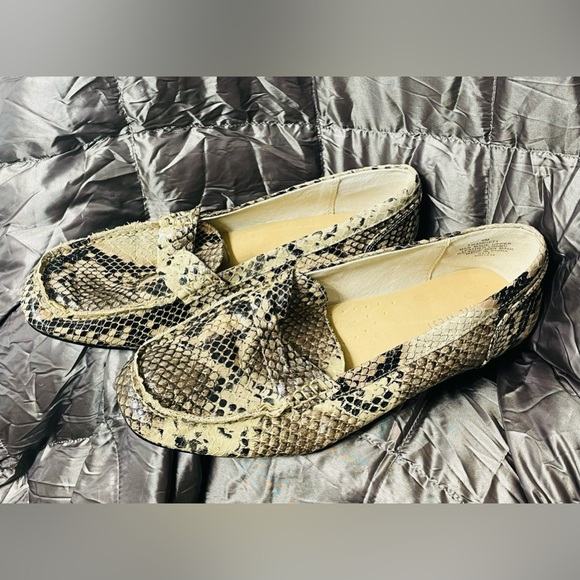 Nine West “Frankieff Python Print” Loafers, Size 8, Great condition. - Picture 2 of 5